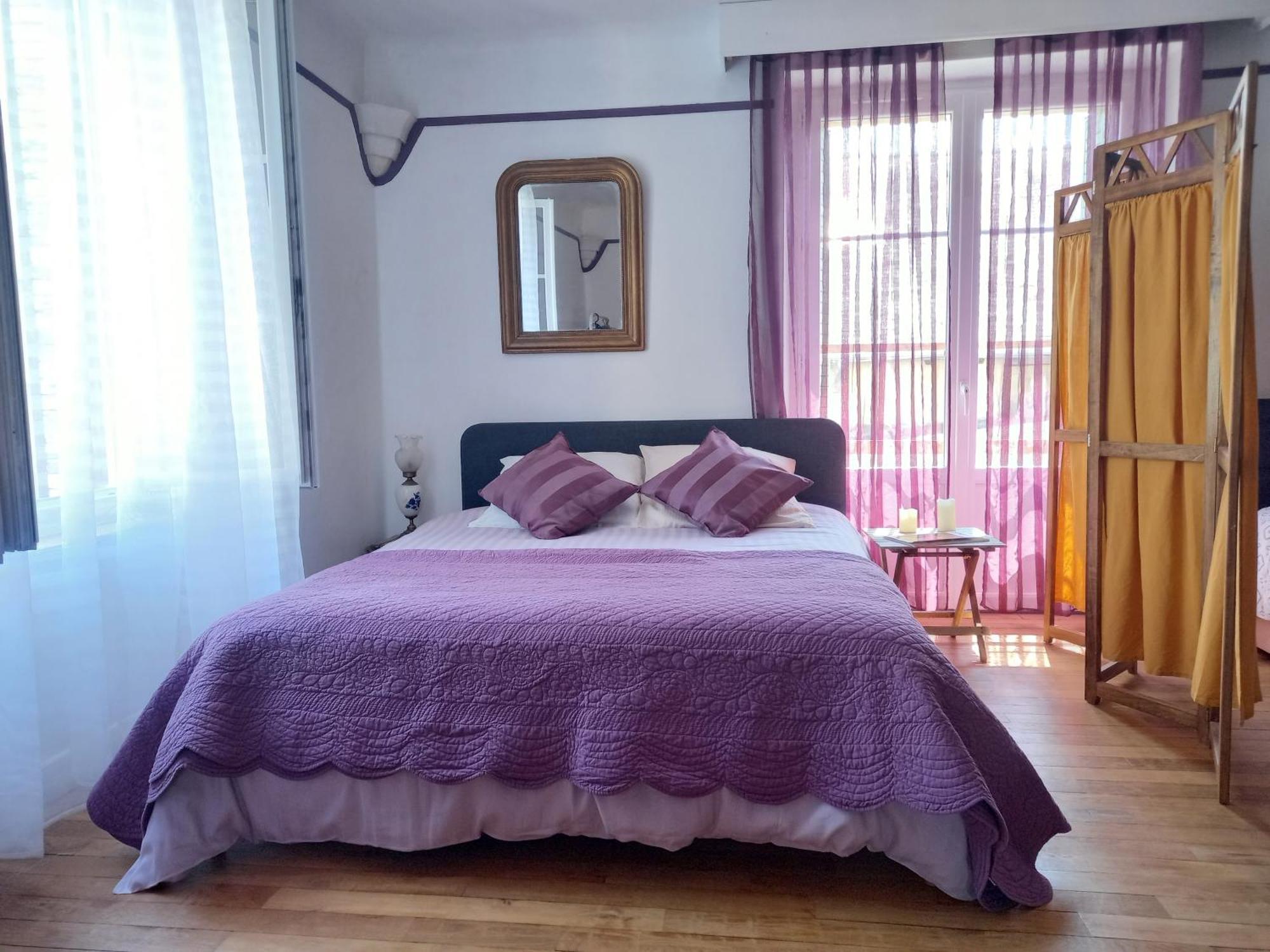 Maison Violette En Berry Couette-café *
