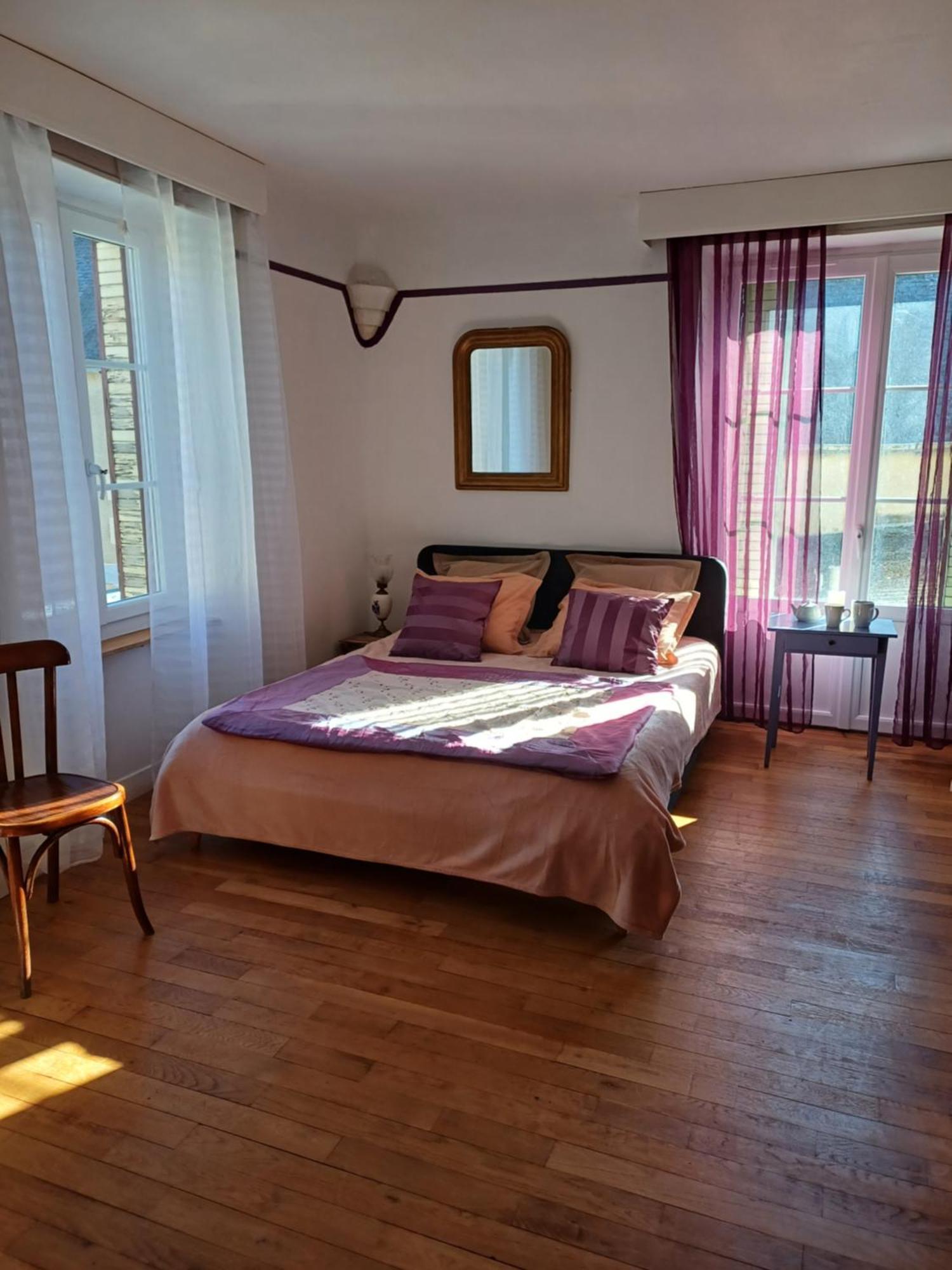 Maison Violette En Berry *